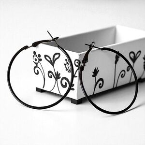 5 For $25💫Chic Smooth Black Wire Minimalist Hoops